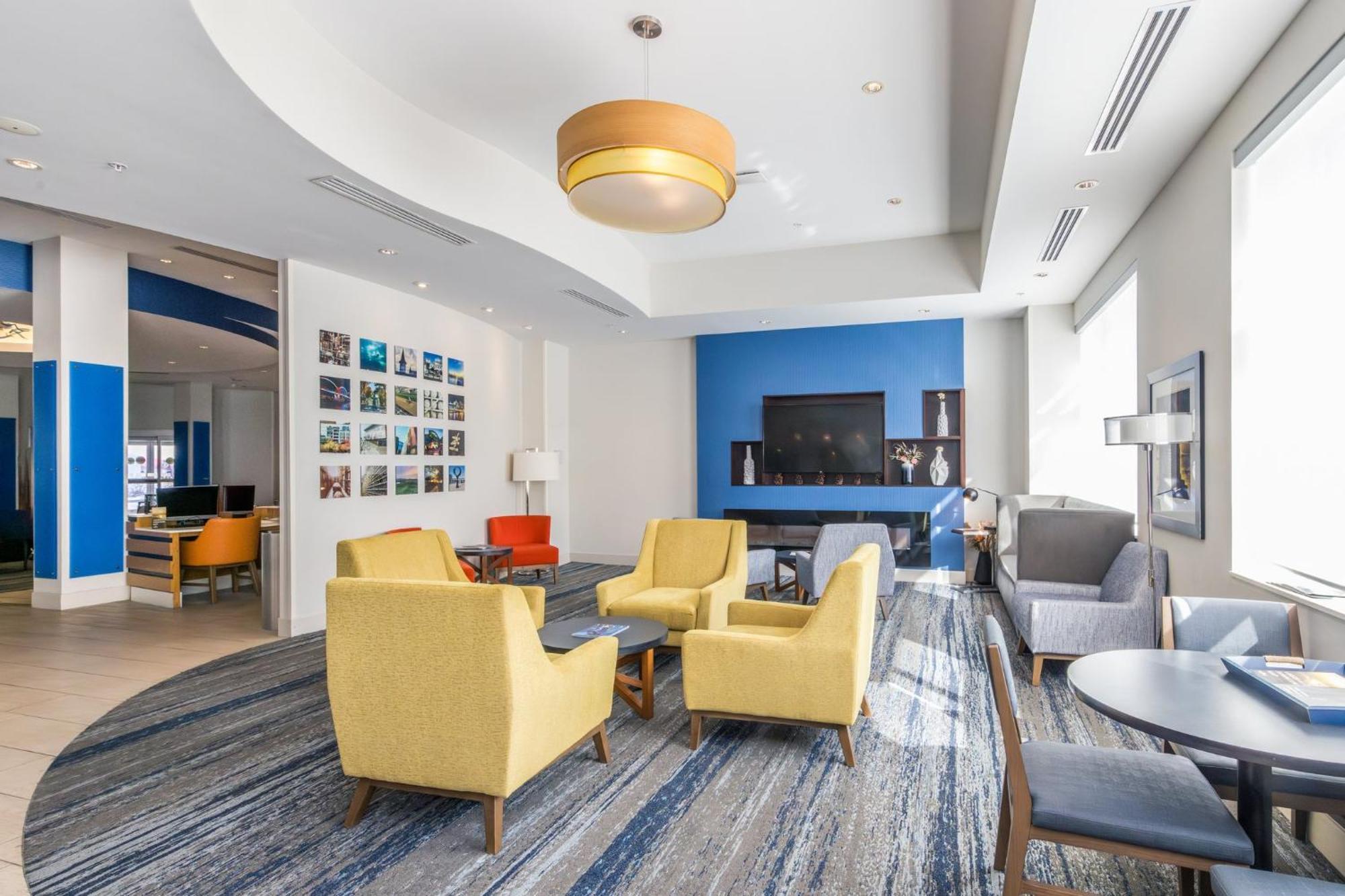 Holiday Inn Express & Suites Downtown Louisville By Ihg Esterno foto